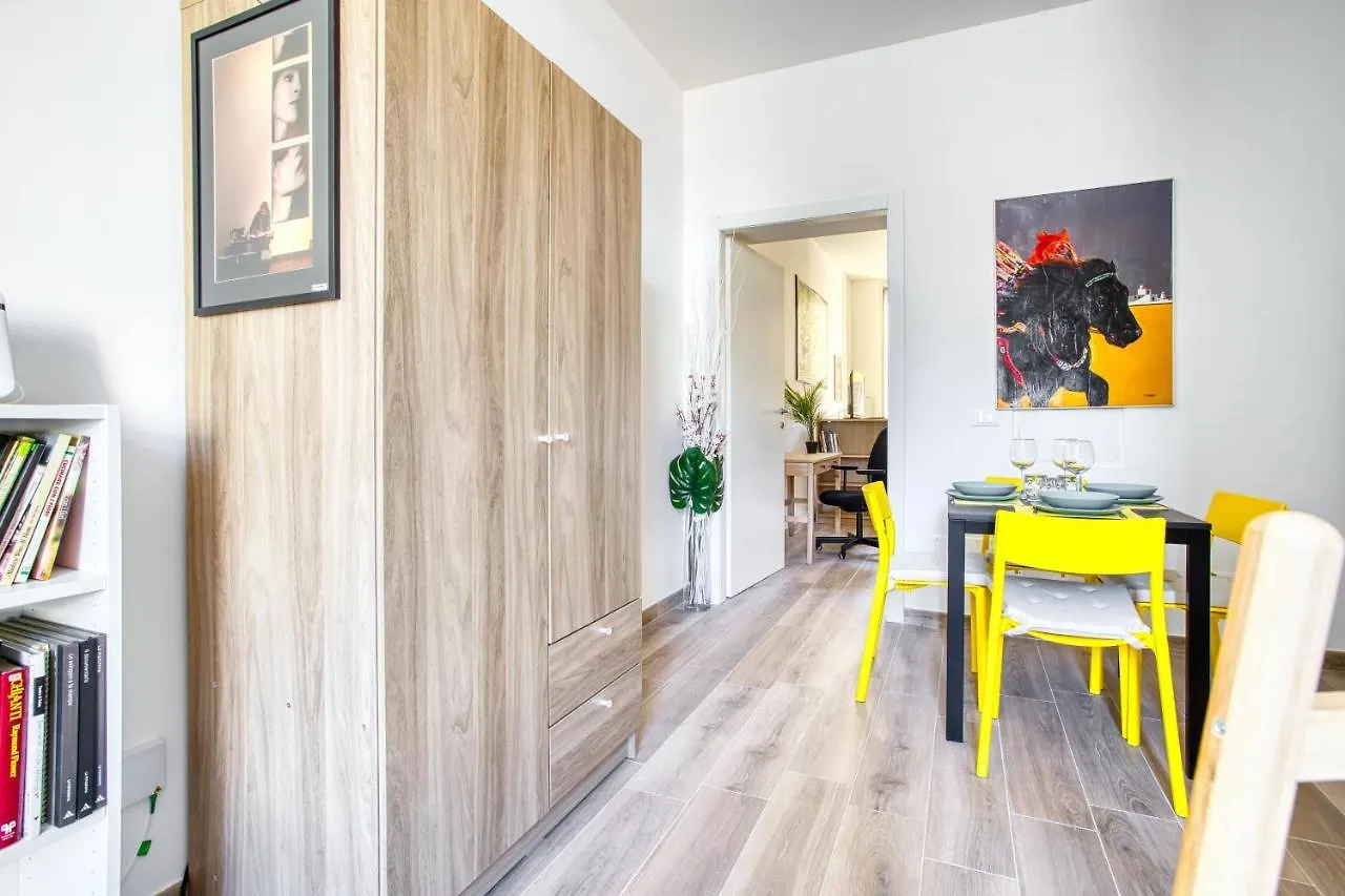 ミラノJoivy Bright Flat Near Sforzesco Castleアパートメント アパート ミラノ