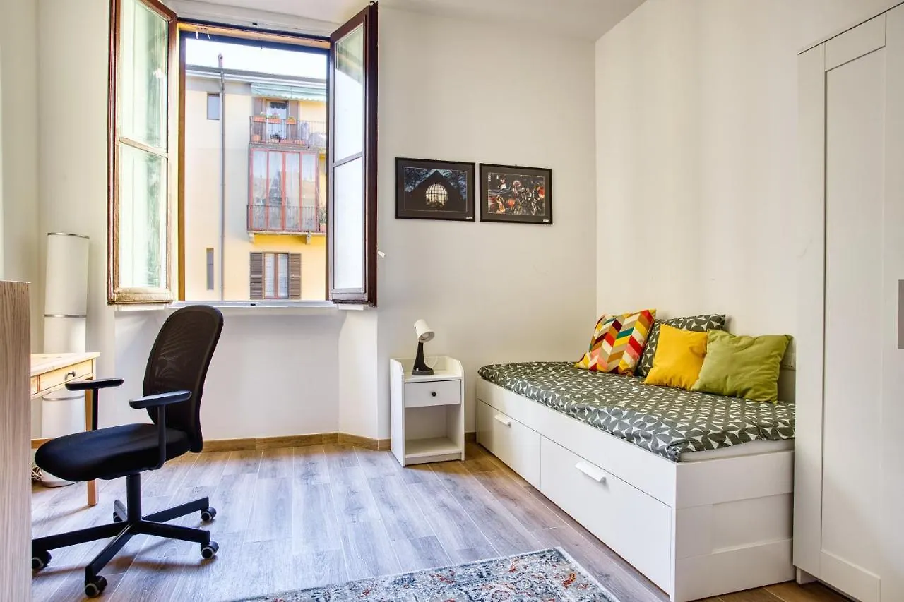 ミラノJoivy Bright Flat Near Sforzesco Castleアパートメント 0*, ミラノ