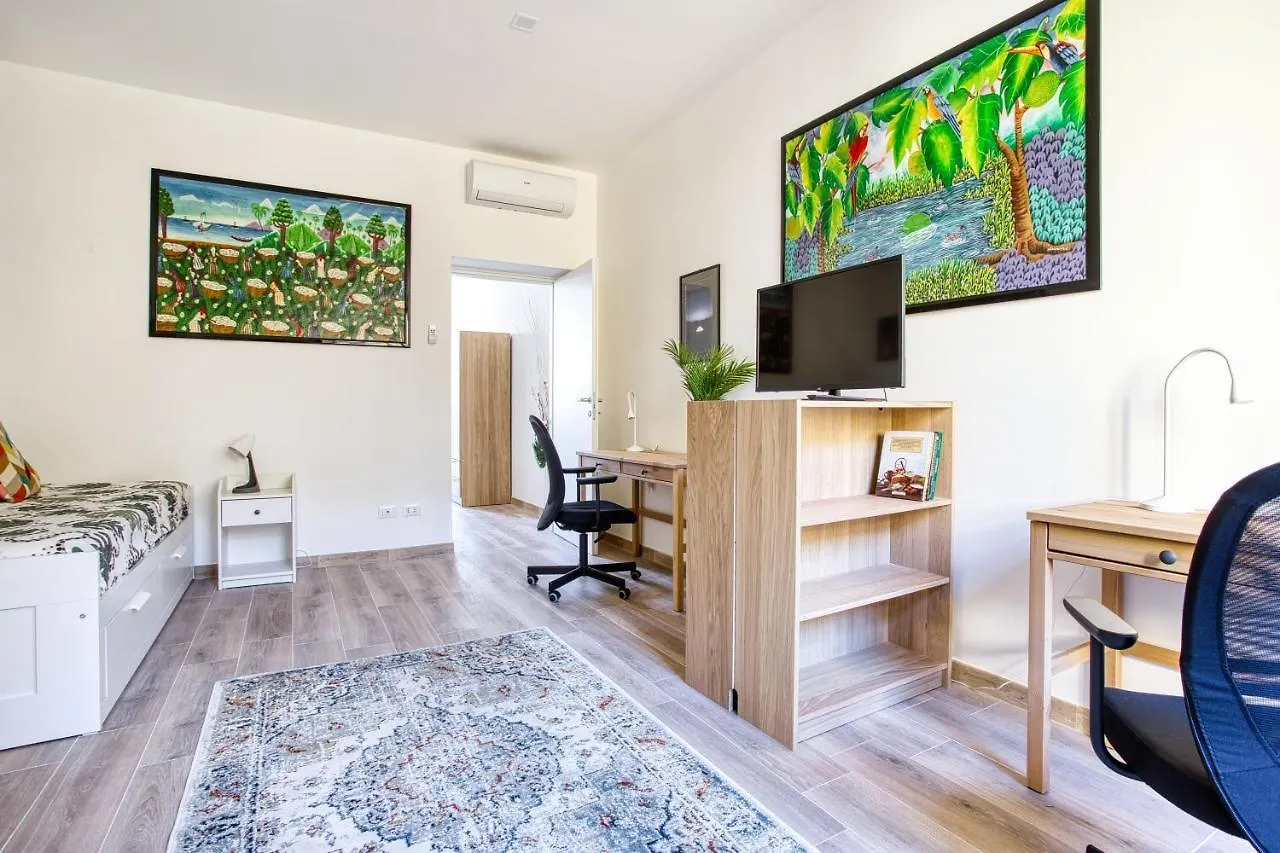 ミラノJoivy Bright Flat Near Sforzesco Castleアパートメント イタリア
