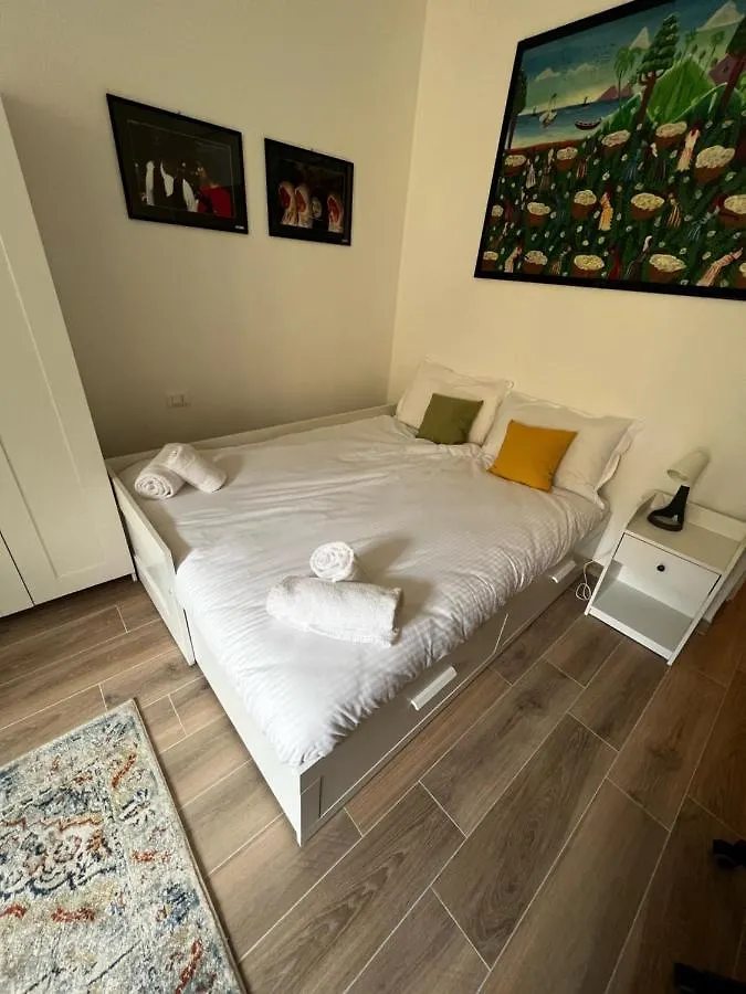 アパート ミラノJoivy Bright Flat Near Sforzesco Castleアパートメント